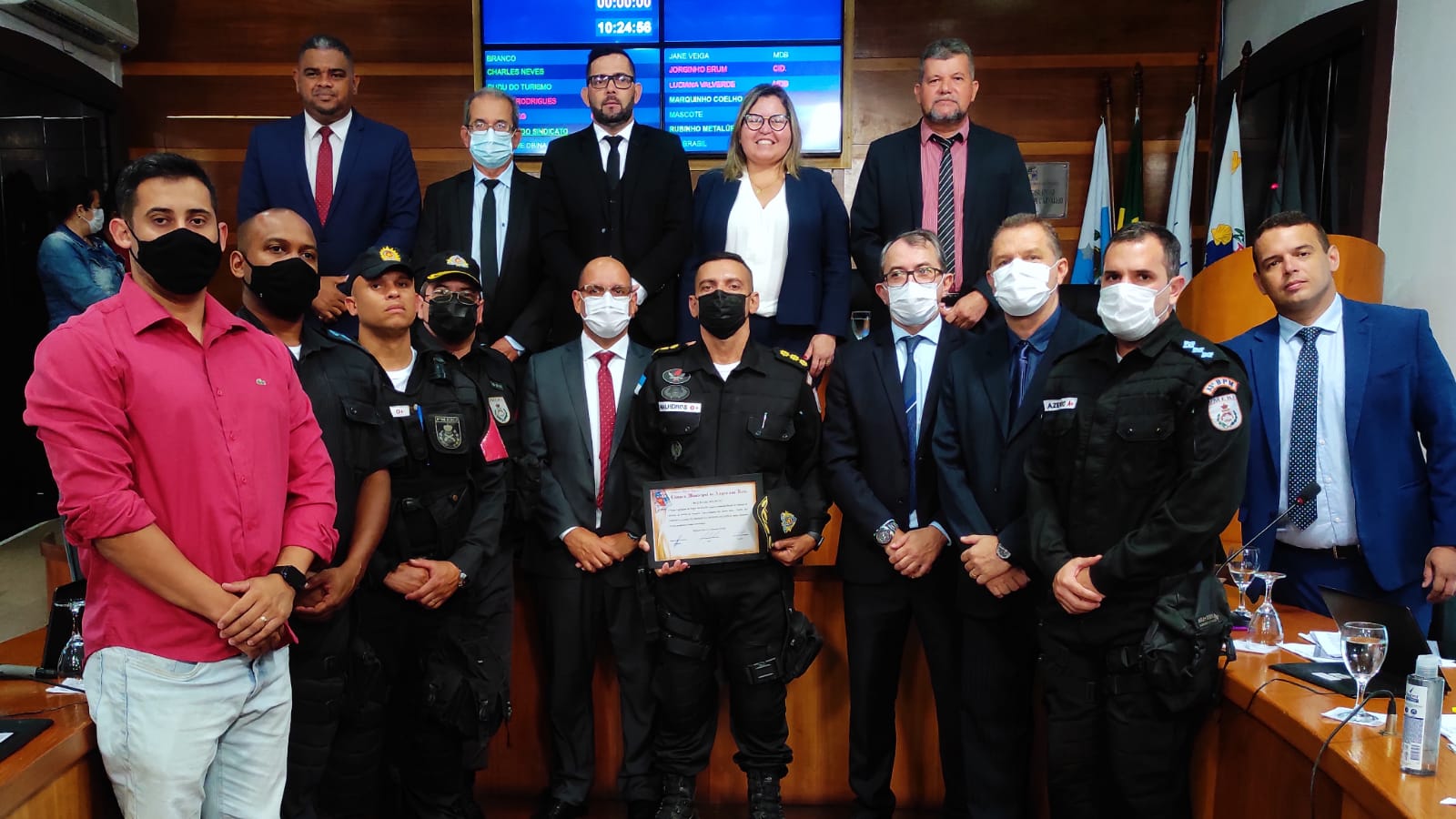 34ª sessão ordinária homenageou profissionais de variadas áreas 