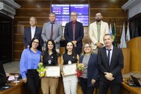 Câmara entrega moções de aplauso a delegada e inspetora da DEAM 