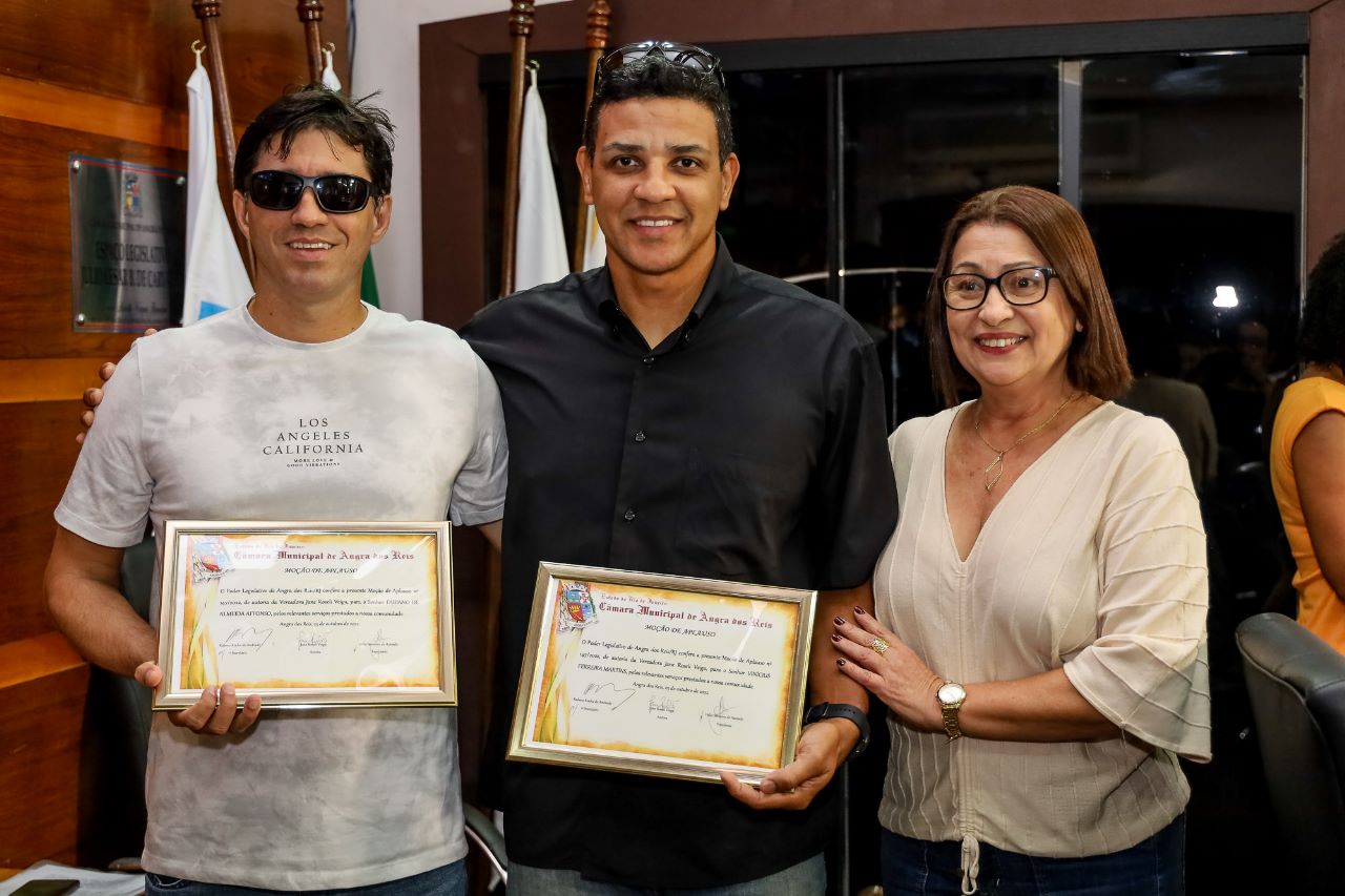 Câmara entrega moções para campeões mundiais de canoagem oceânica