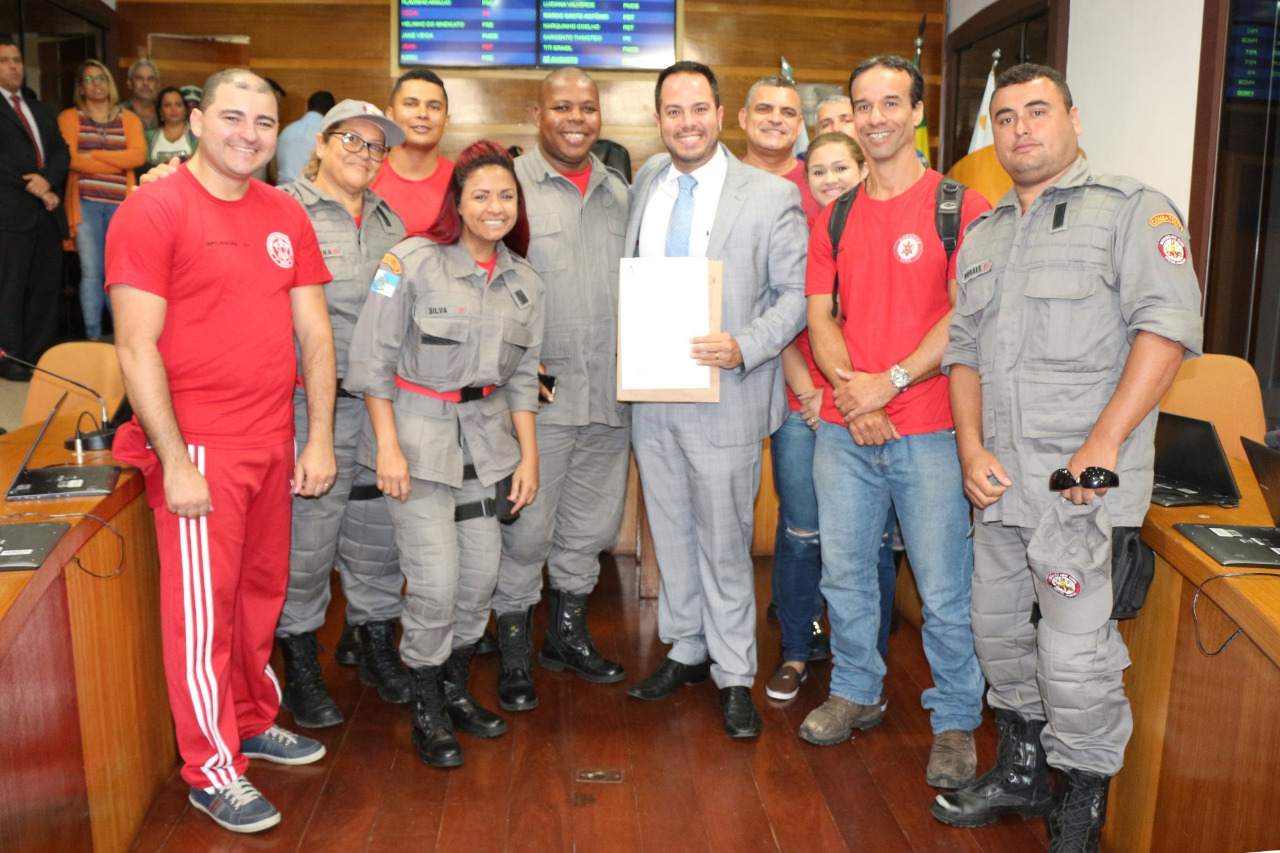 Câmara garante regulamentação da profissão de Bombeiros Civis