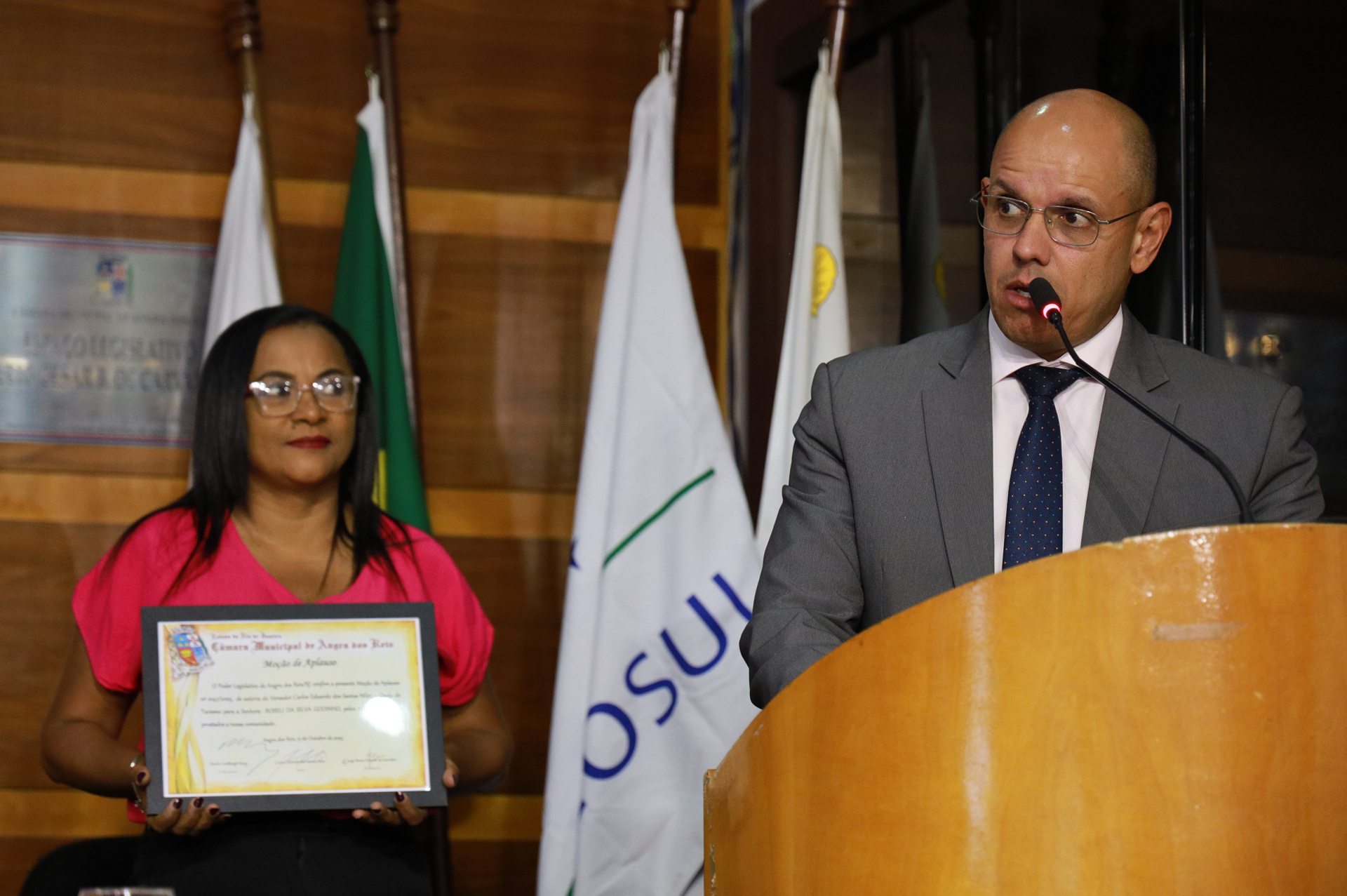 Câmara Municipal faz homenagem a PMs que evitaram feminicídio na Vila do Abraão