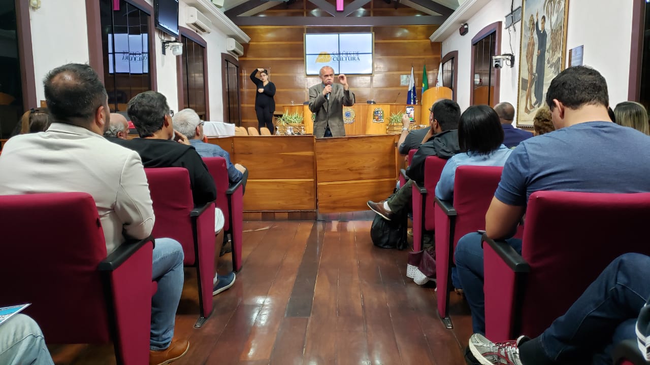 Câmara ofereceu à população palestra sobre o bem público municipal