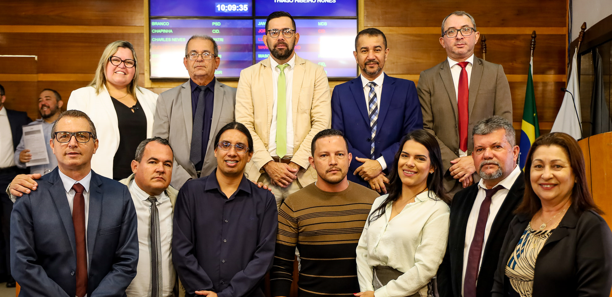 Câmara realiza posse dos servidores e moção de aplausos