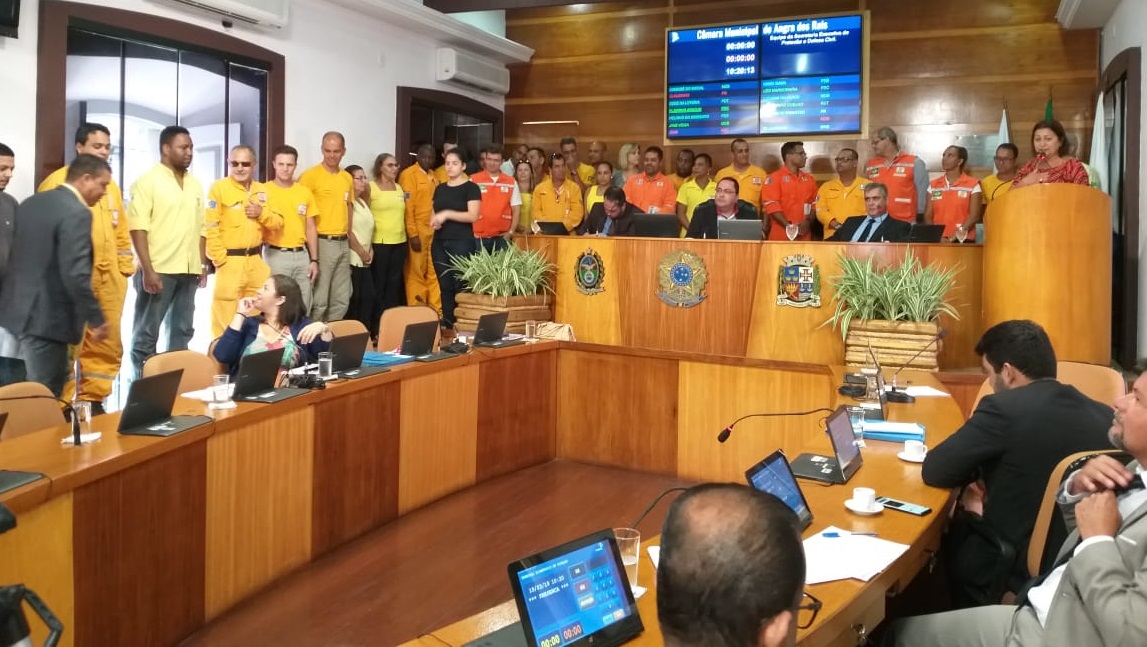 Homenagem a defesa civil de Angra marca oitava sessão ordinária