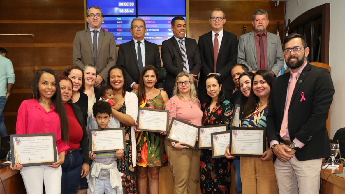 Equipe do CRAS Nova Angra recebe homenagem na 19ª sessão da Câmara