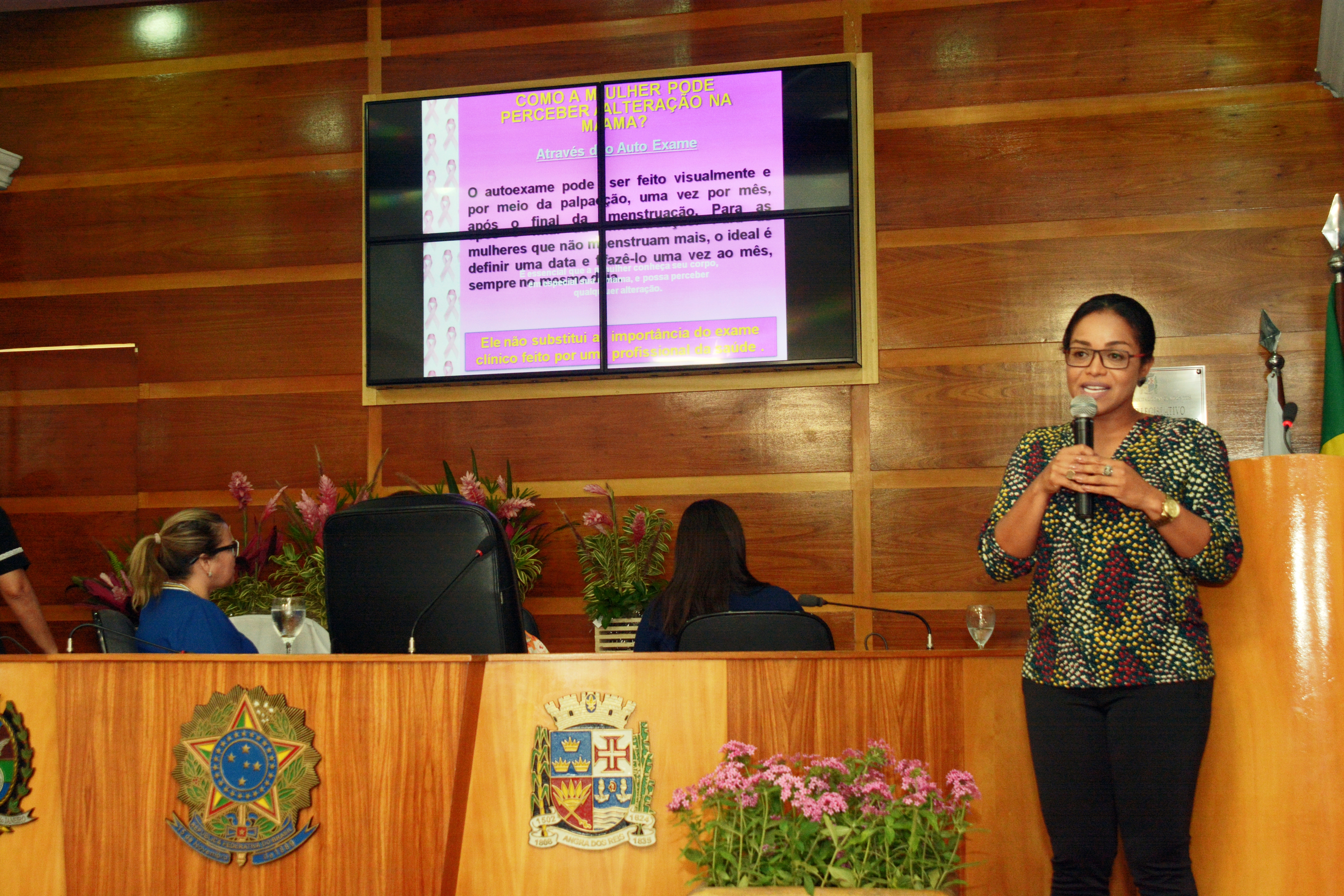 Outubro Rosa: palestra aborda necessidade de cuidados