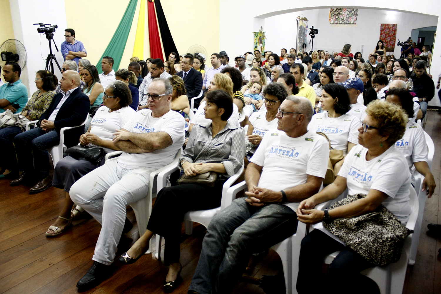 PERSONALIDADES SÃO HOMENAGEADAS NA SESSÃO ALUSIVA À CULTURA