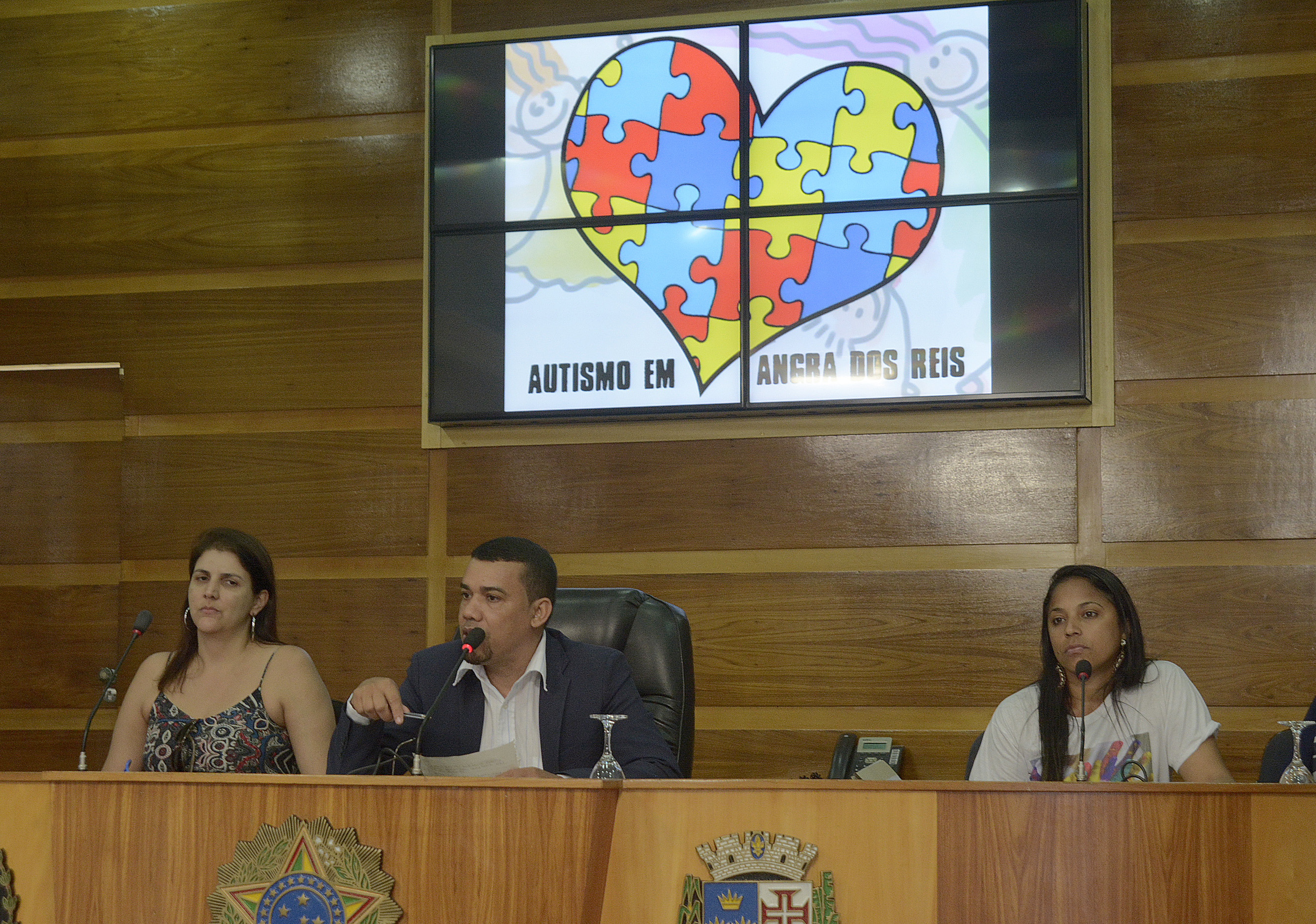 Realidade do autista em Angra é debatida no Legislativo