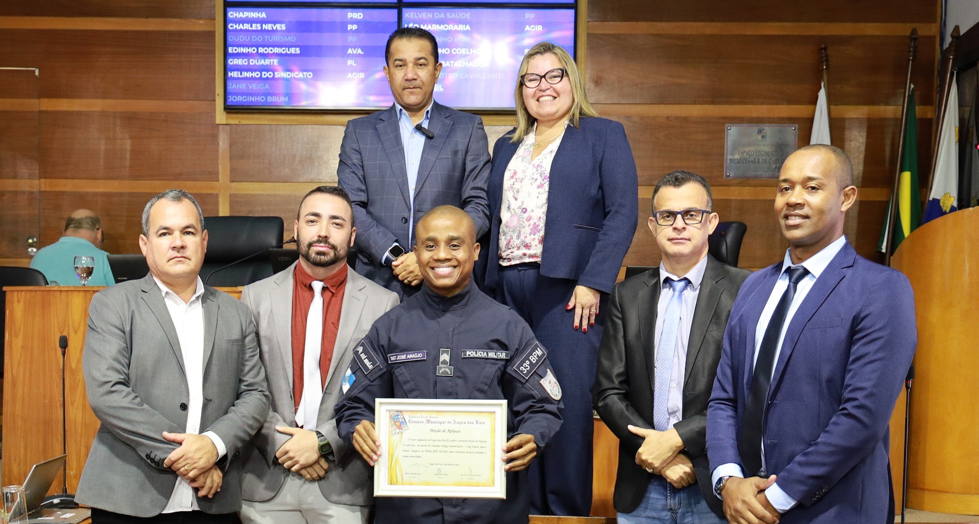Câmara entrega moções para policiais na 24ª sessão ordinária