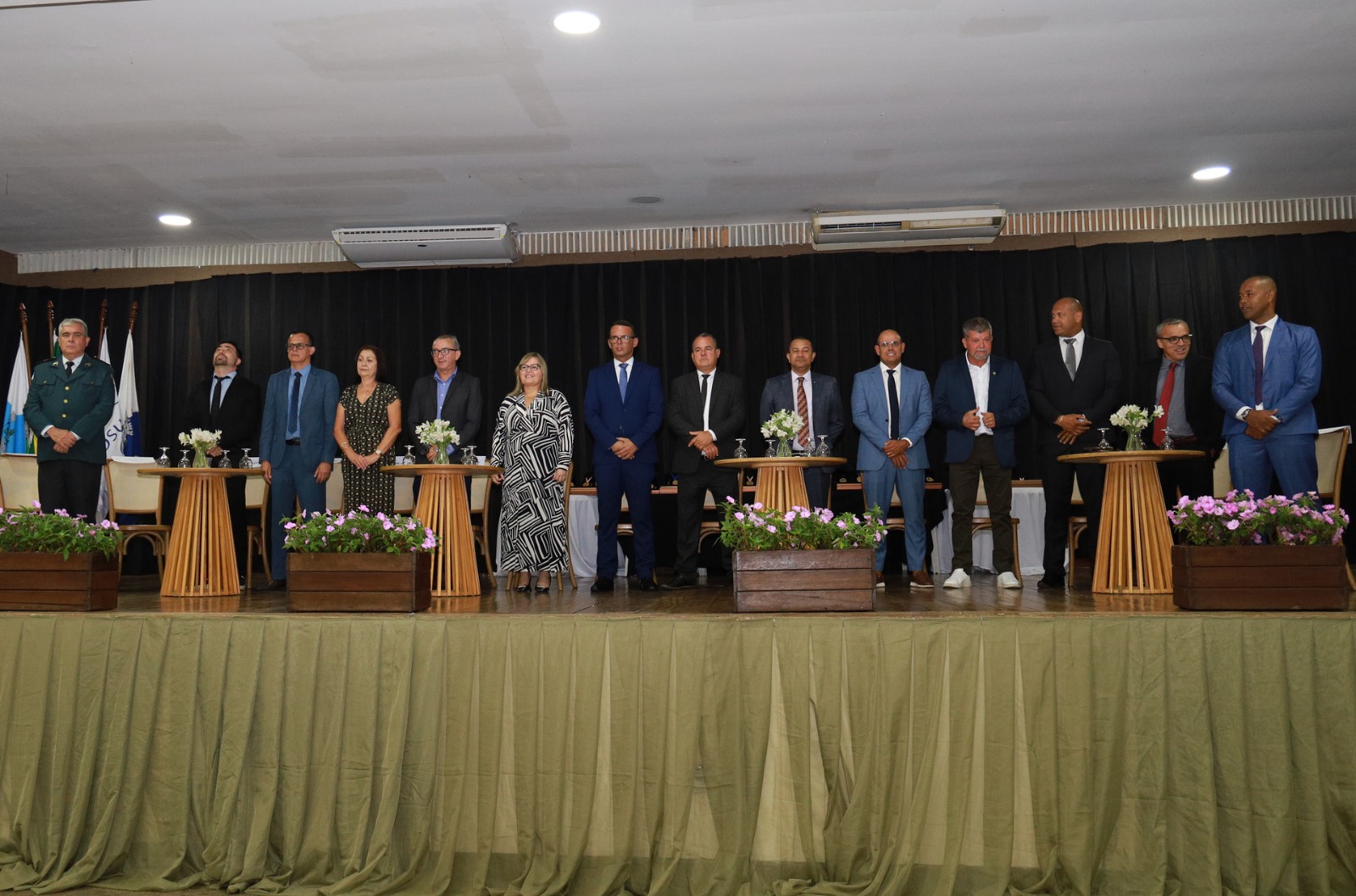 Sessão Solene da Câmara homenageia agraciados com as Medalhas Poeta Brasil dos Reis, Maryan Salomão, Capitão Carlos Alberto Alves e Bispo Daniel Fonseca Malafaia